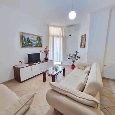 Friendly Apartment Golem غوليم المظهر الخارجي الصورة